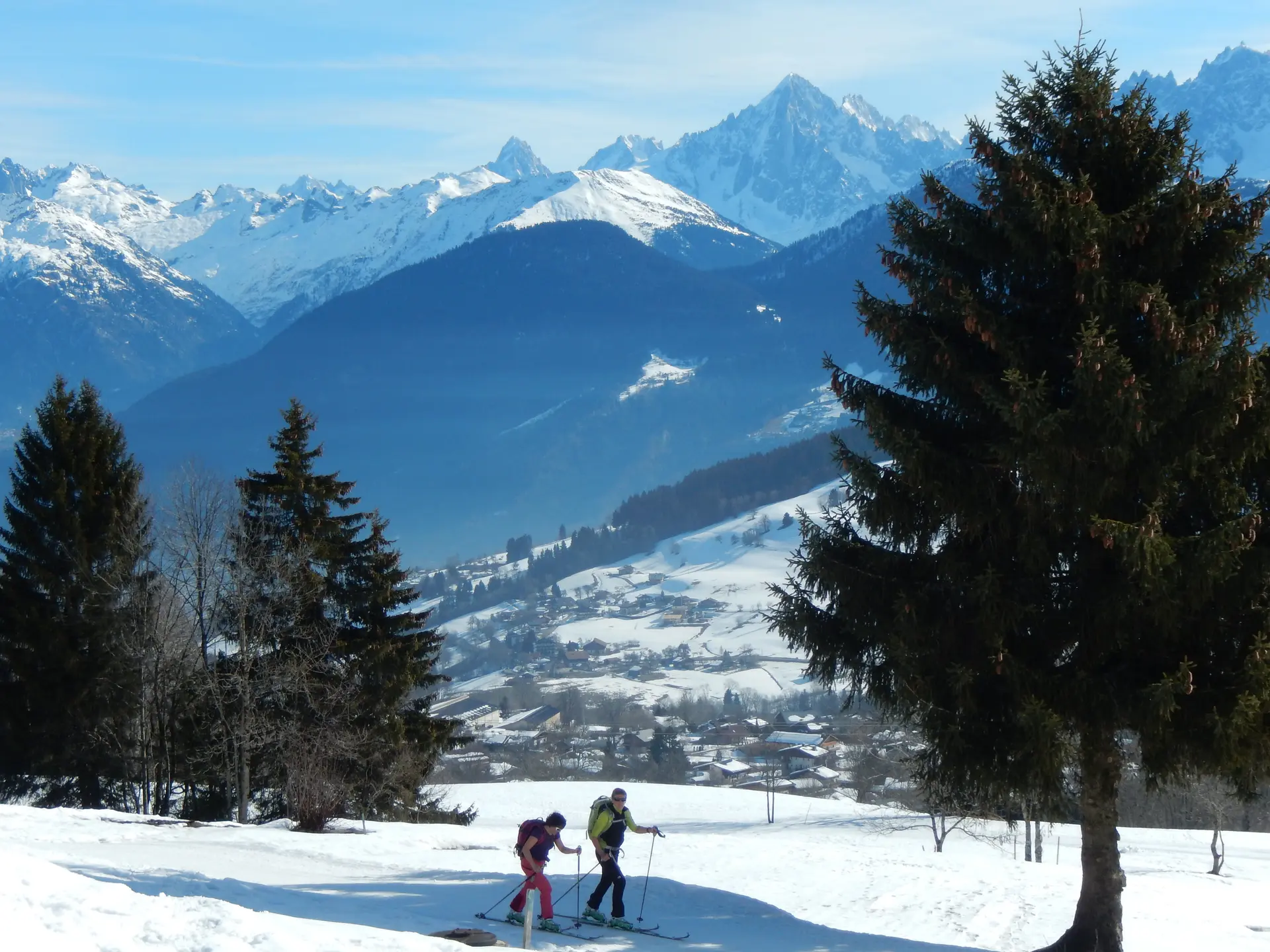 Itinéraire ski de randonnée avec vue Mont-Blac