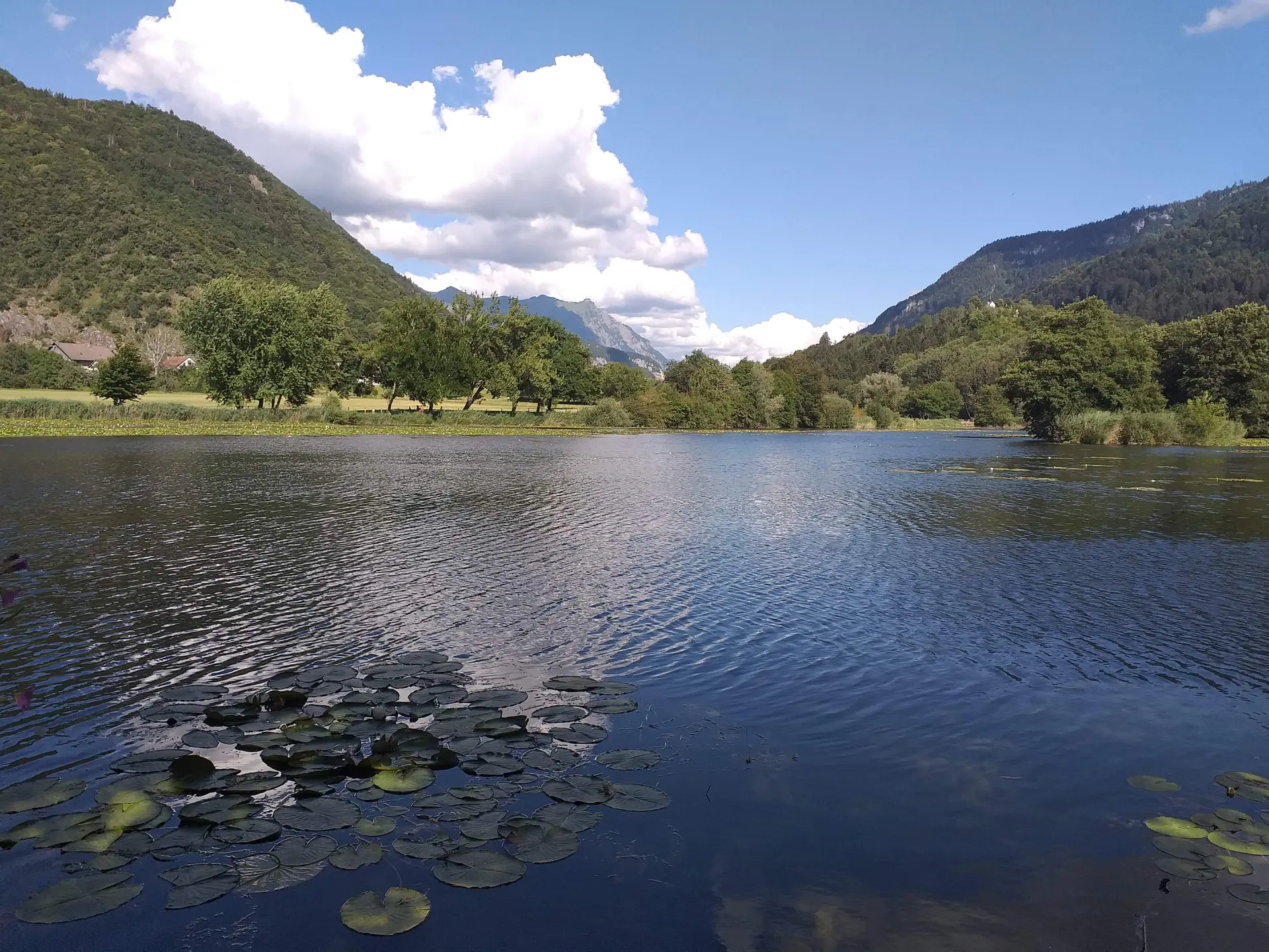Lac présent sur le sentier VTT