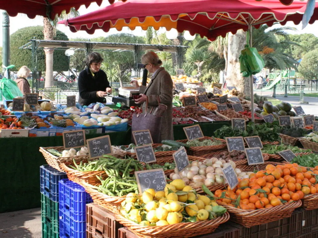 Stand de légumes Marché Sanary Var