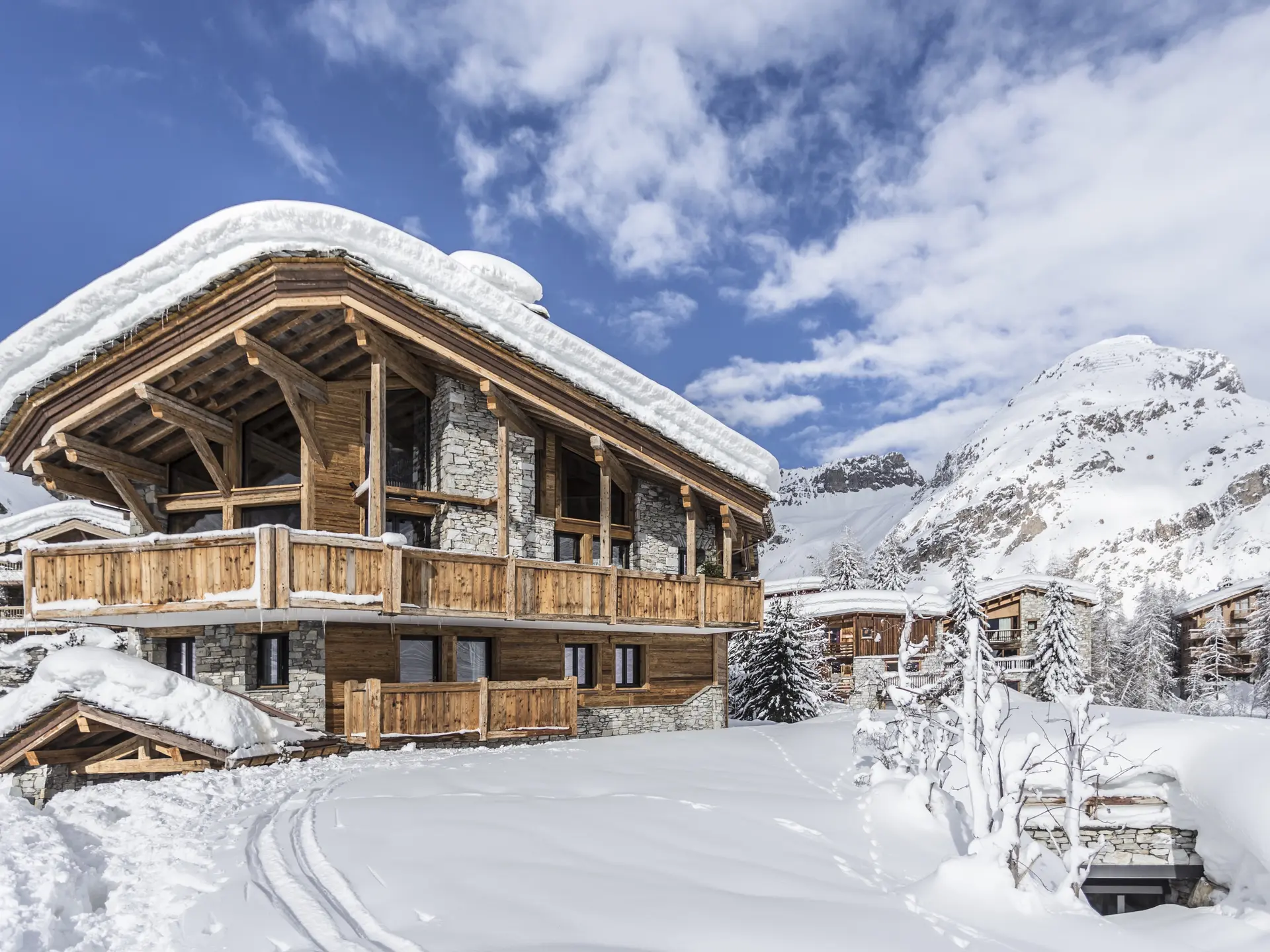 Exterior 2 Daria_Hip Hideouts Chalets