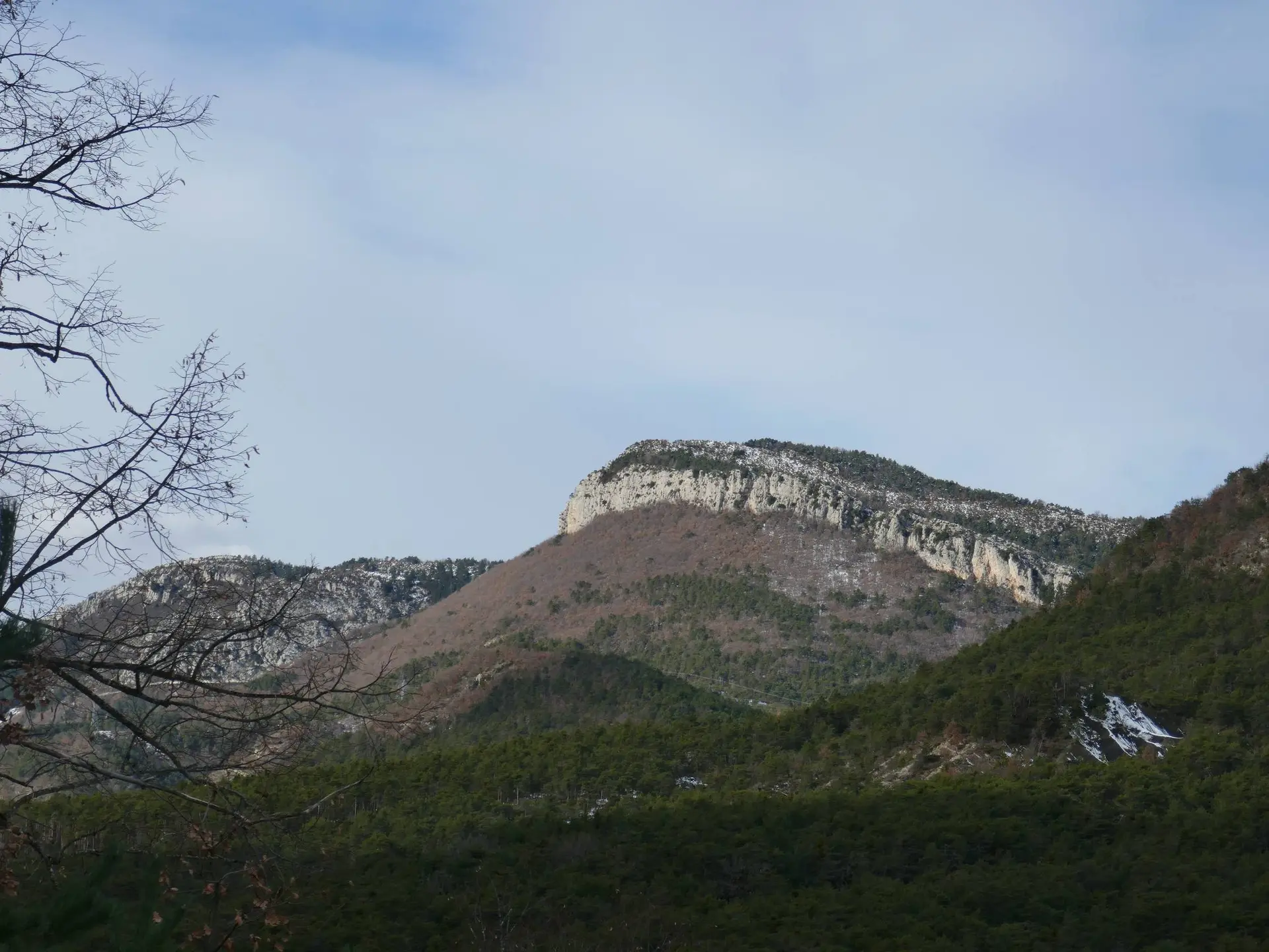Rochers de la Blache depuis la piste des Cougourdières