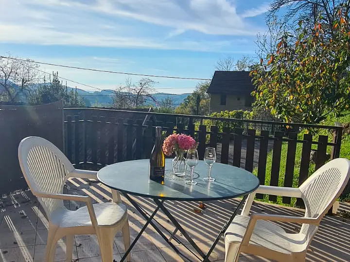 Terrasse du gîte Les hortensias à Aiguebelette-le-Lac