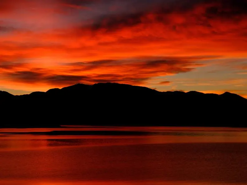 Coucher de soleil sur le lac de Serre-Ponçon