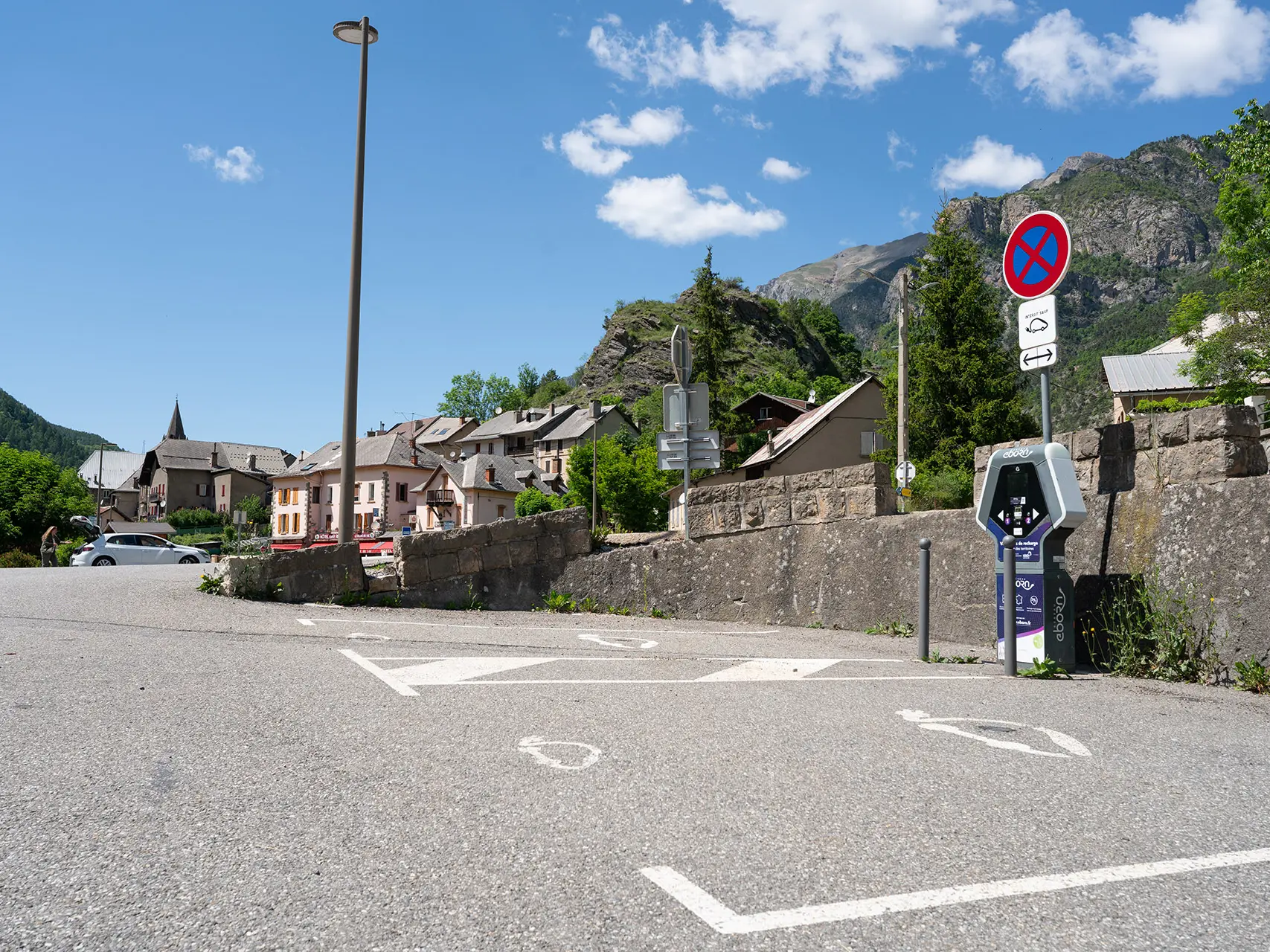 Borne de recharge pour véhicules électriques - Place de la Poste, Le Lauzet-Ubaye