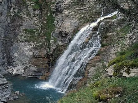 Une cascade sur le haut du cours de la Lance, affluent du Verdon.