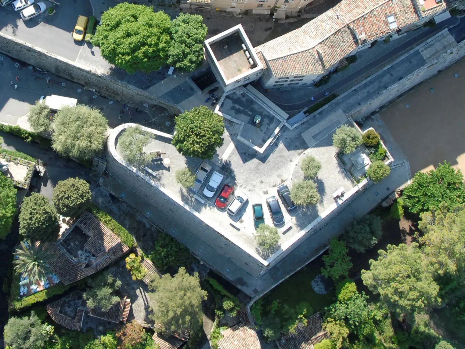Bastion with two flanks and orillons