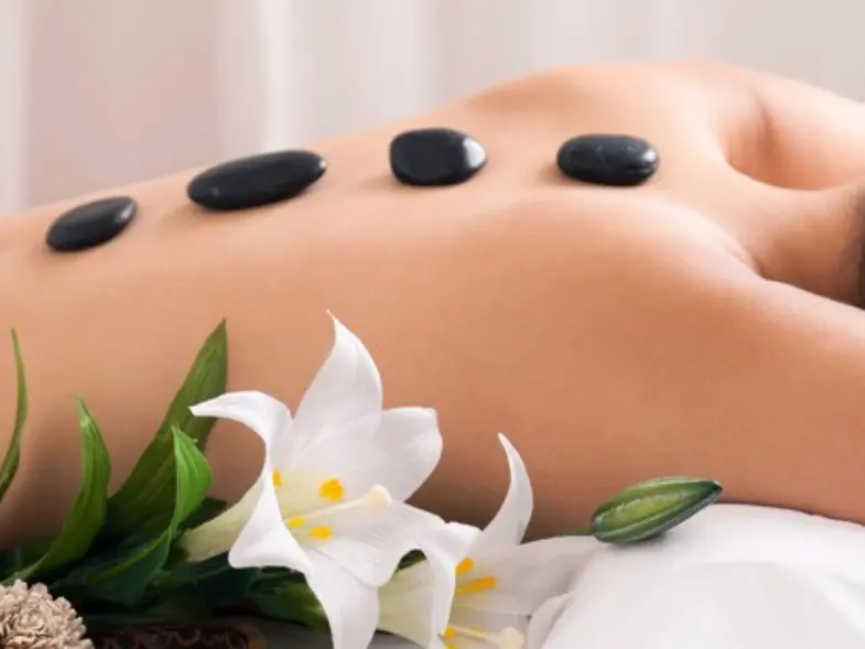 Réflexologie thaïlandaise, massages ayurvédiques, aux bambous, pierres chaudes...