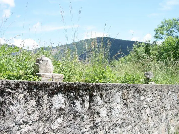 Hameau de Tanaron et le rocher Gassendi_La Robine-sur-Galabre