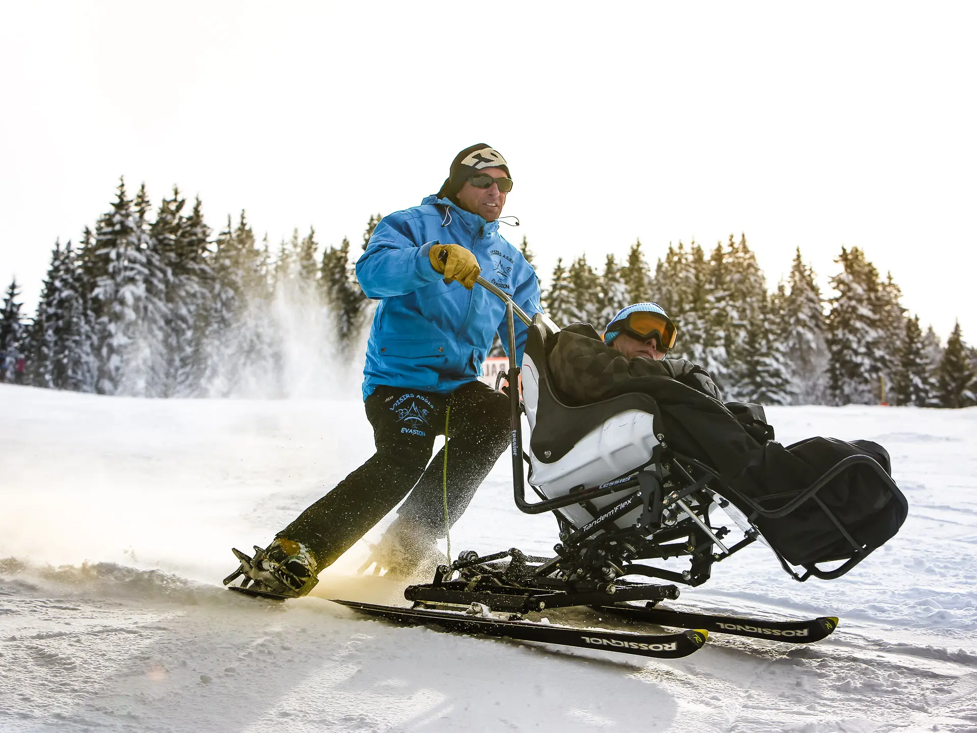 Decente d'une piste de ski en Tandem'flex
