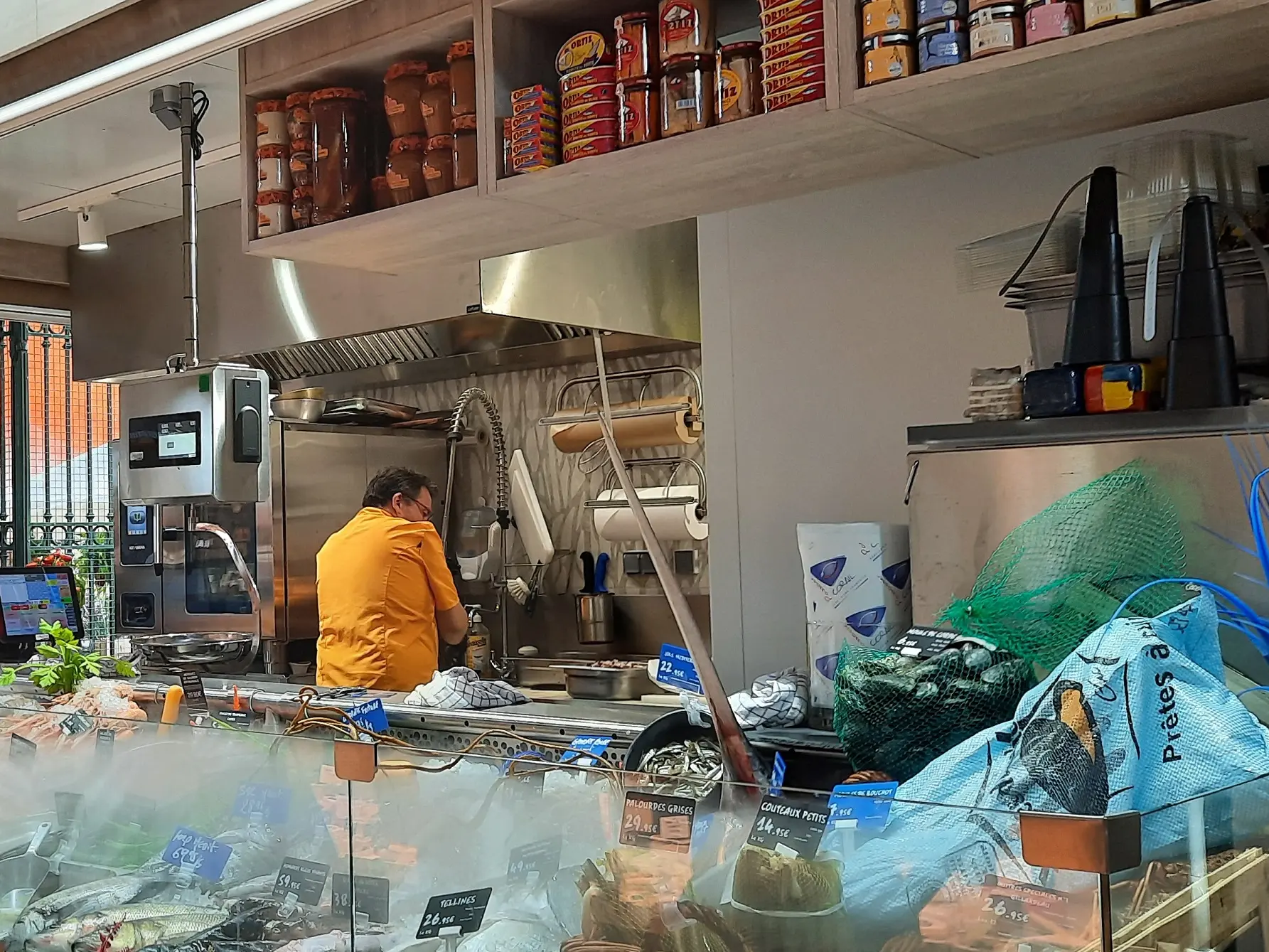 Etale de poissons aux halles municipales