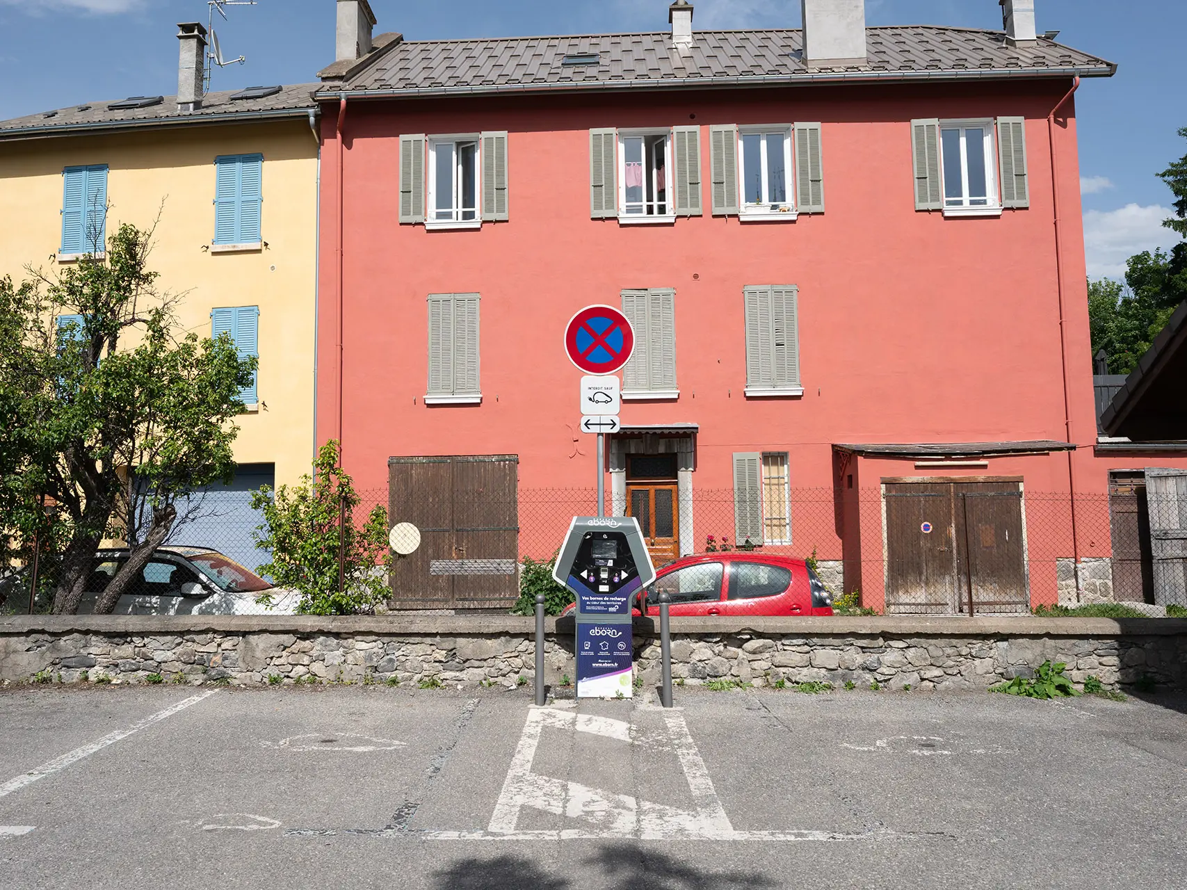 Borne de recharge pour véhicules électriques - Place Paul Reynaud, Barcelonnette