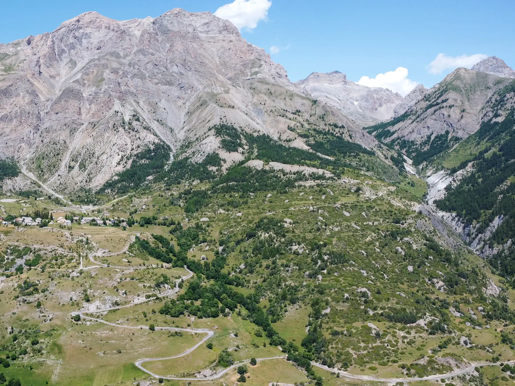Hameau de Saint-Ours vu depuis Roche-la-Croix