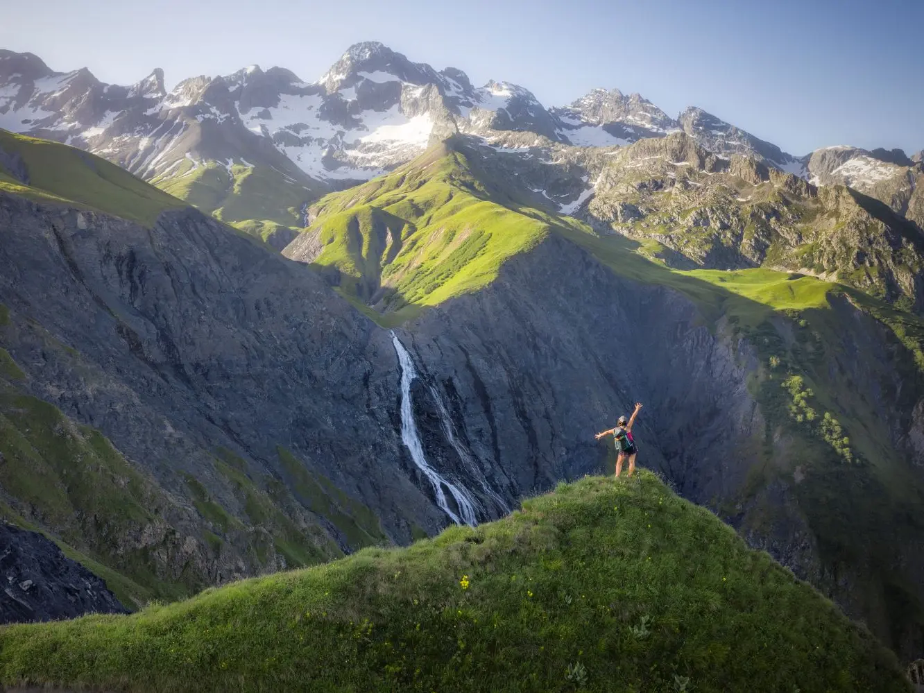 Le chapeau, vue sur la cascade de la Buffe