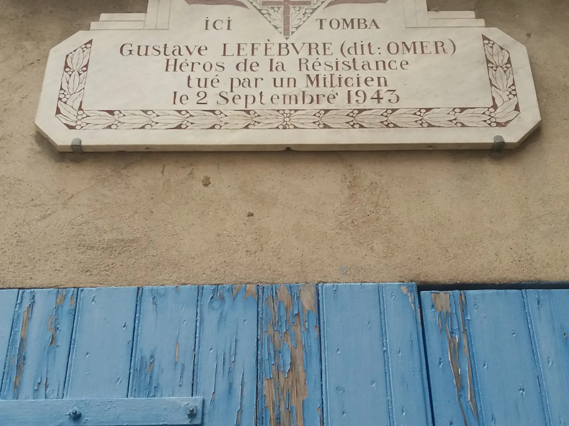 Plaque à la mémoire d'Omer