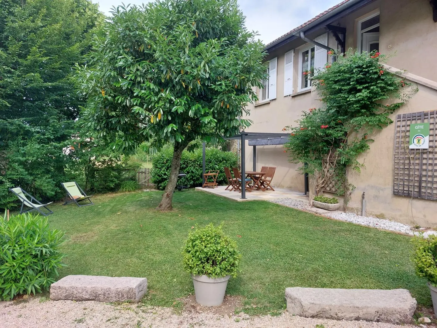 jardin privatif avec terrasse