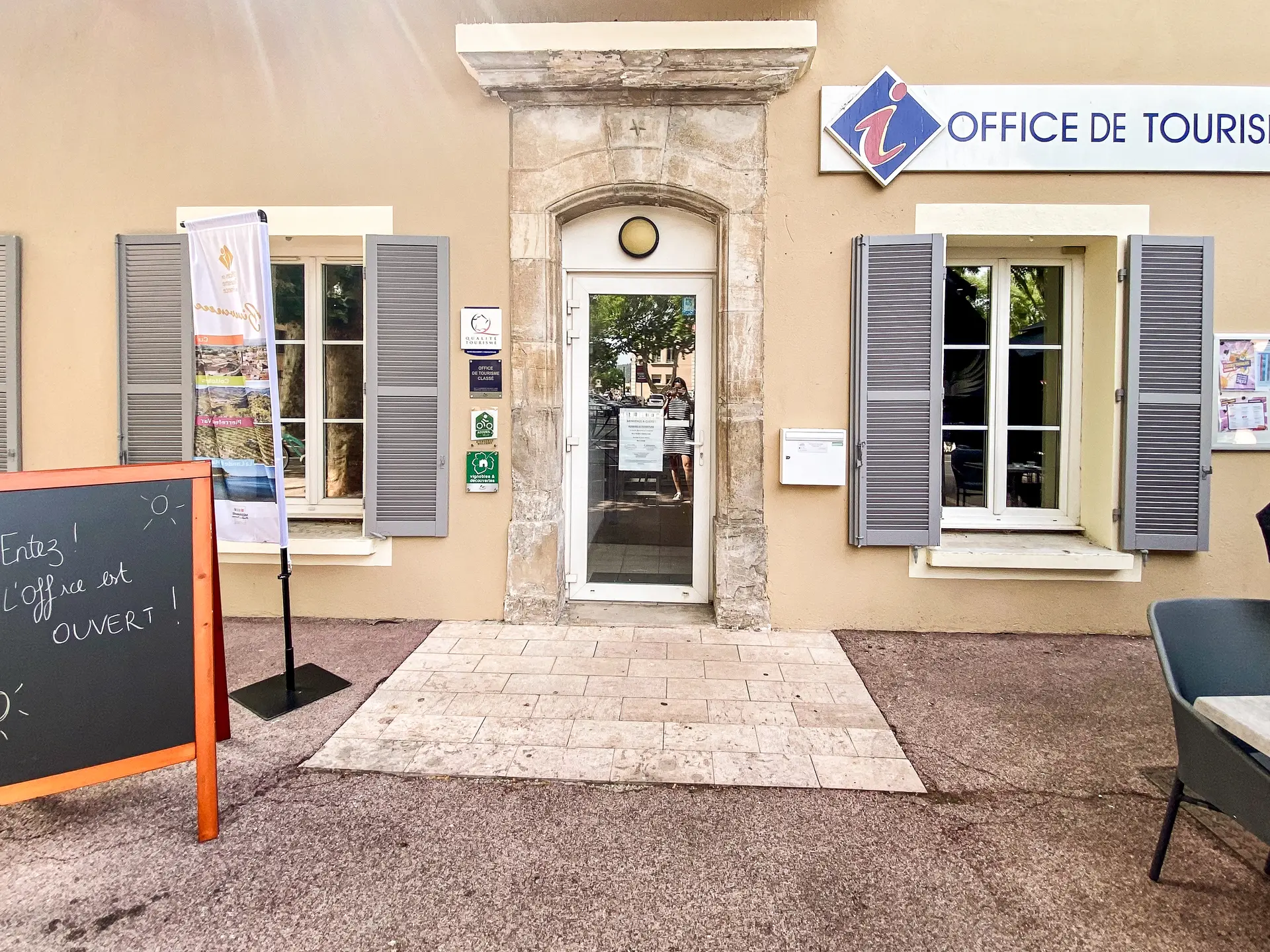 Devanture office de tourisme de Cuers