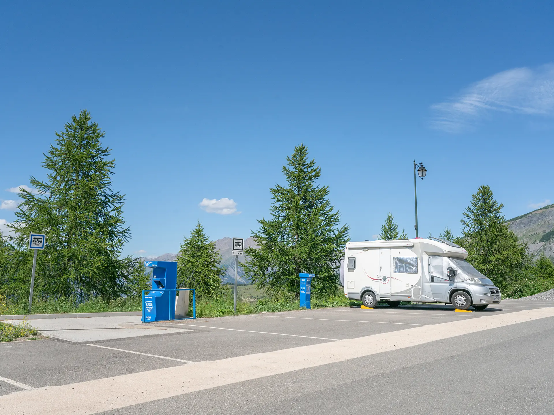 Aire de stationnement et de service camping-car du Sauze 1700