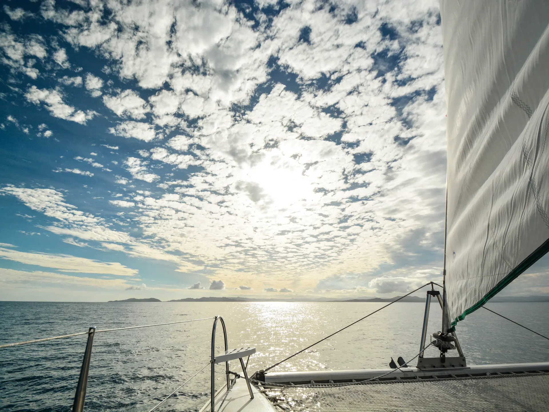 Catamaran Persée au coucher du soleil