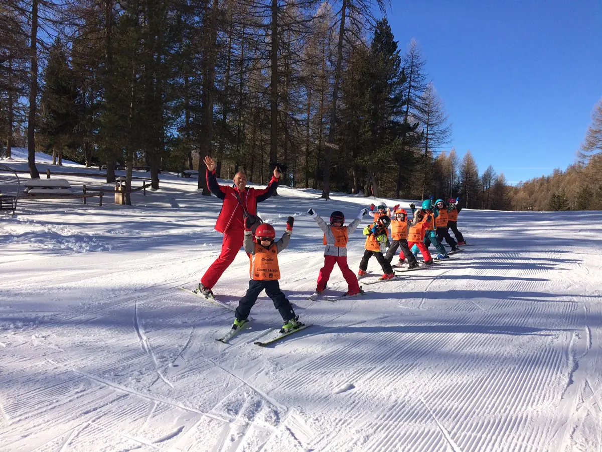 Cours de ski alpin Piou Piou avec l'ESF de Chaillol, vallée du Champsaur