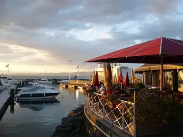 Terrasse sur le lac