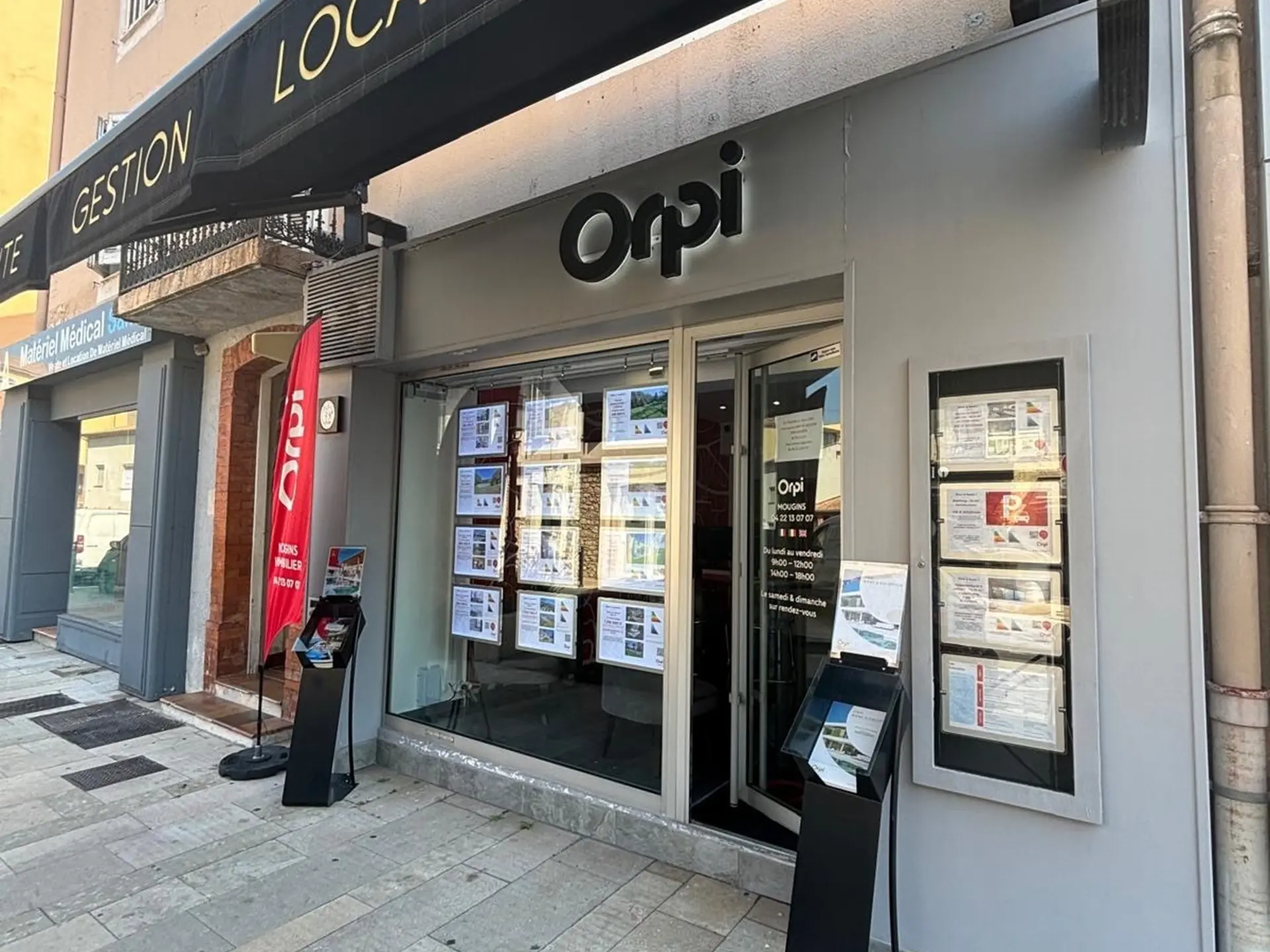 Devanture Mougins immobilier by Orpi