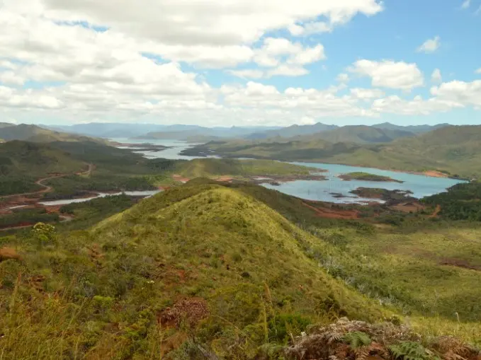 Le belvédère de Djuru Déré surplombe le lac de Yaté