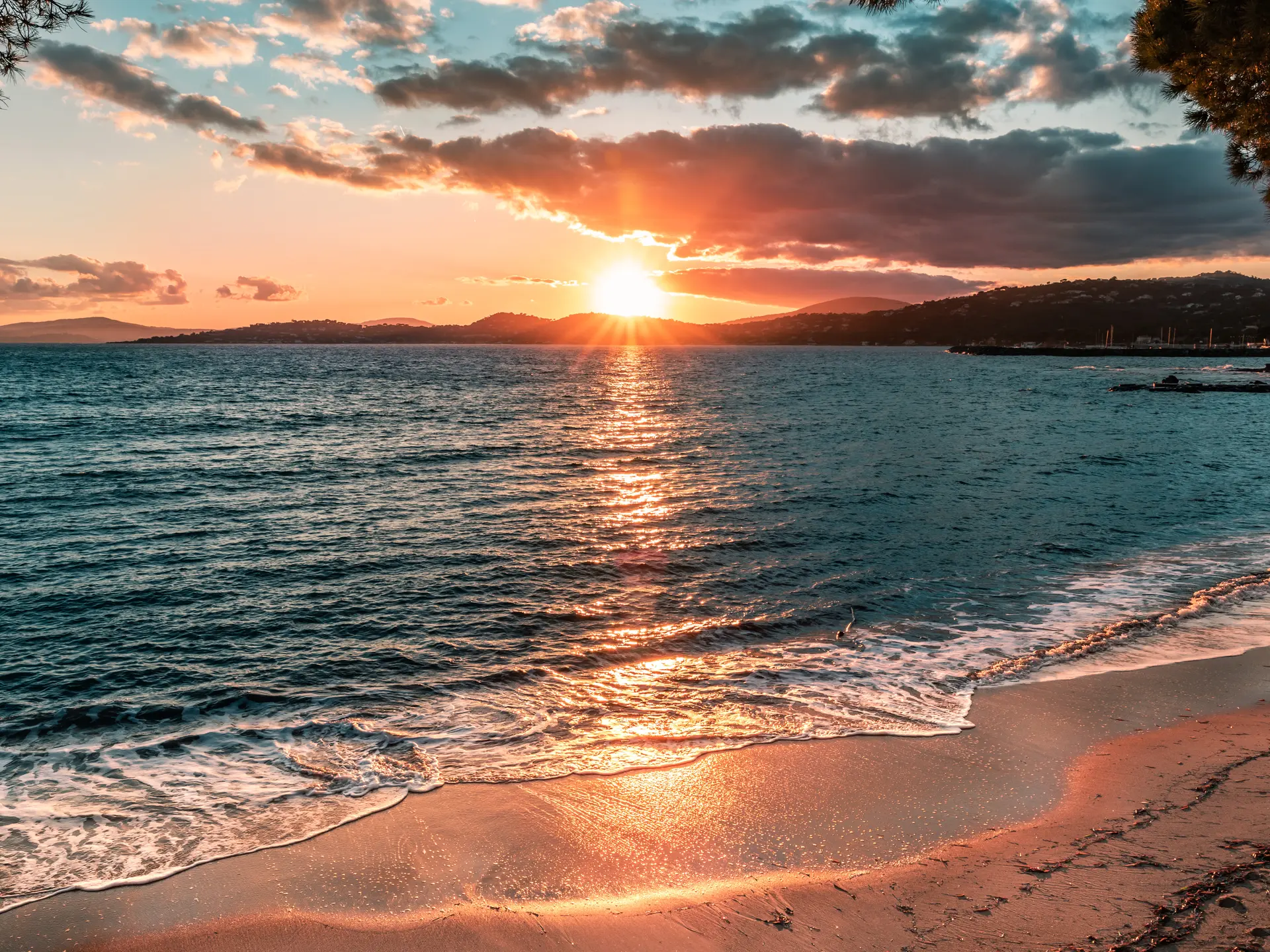 Sentier du littoral en coucher de soleil