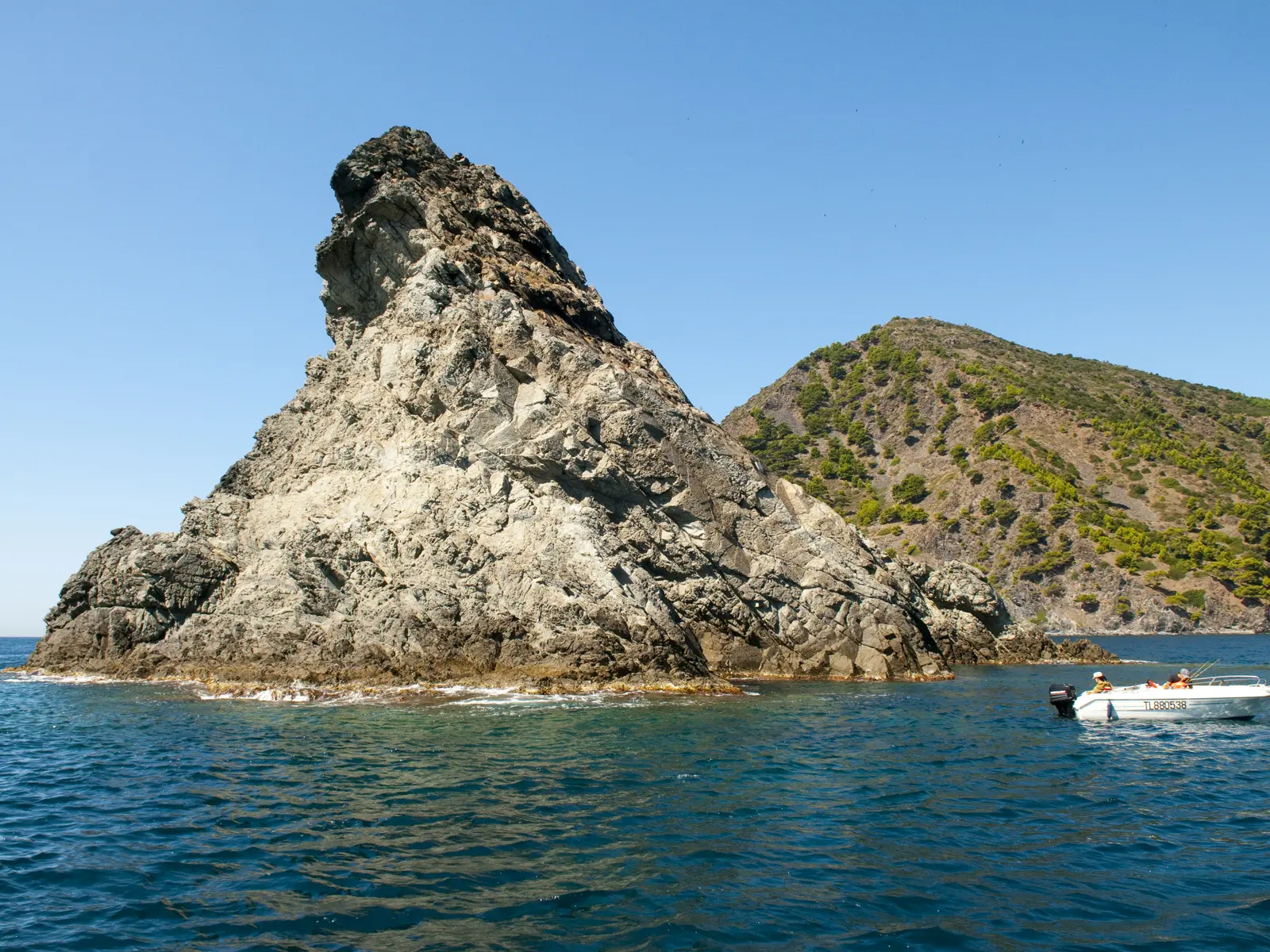 et ses eaux transparentes