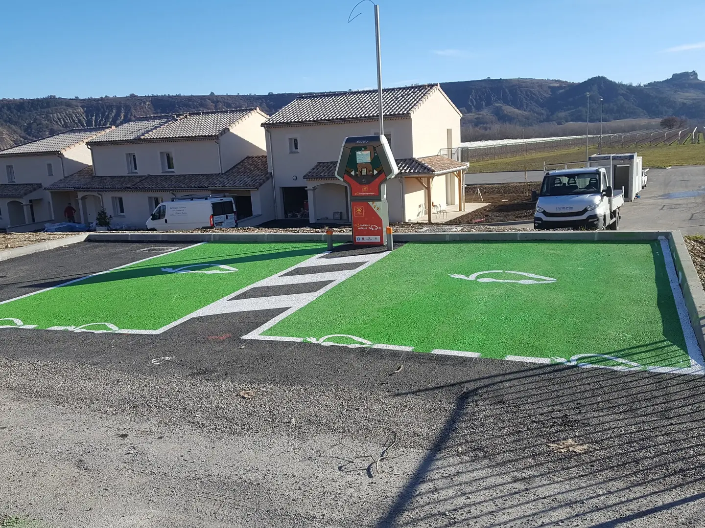 eborn borne de recharge électrique Châteauneuf de Chabre