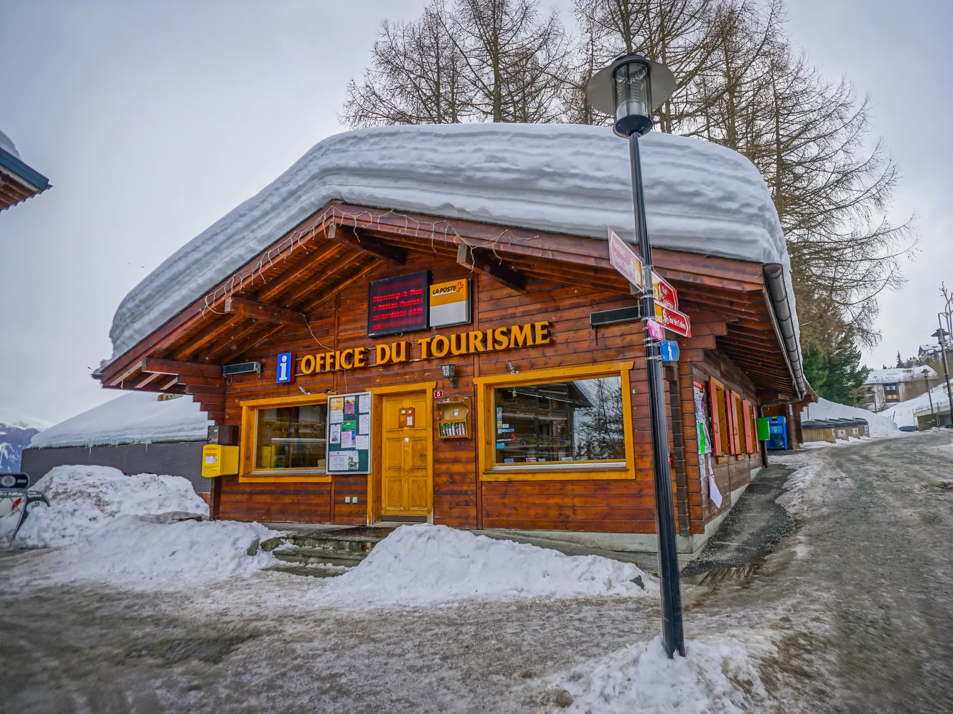 Bureau Office du tourisme 1800 hiver