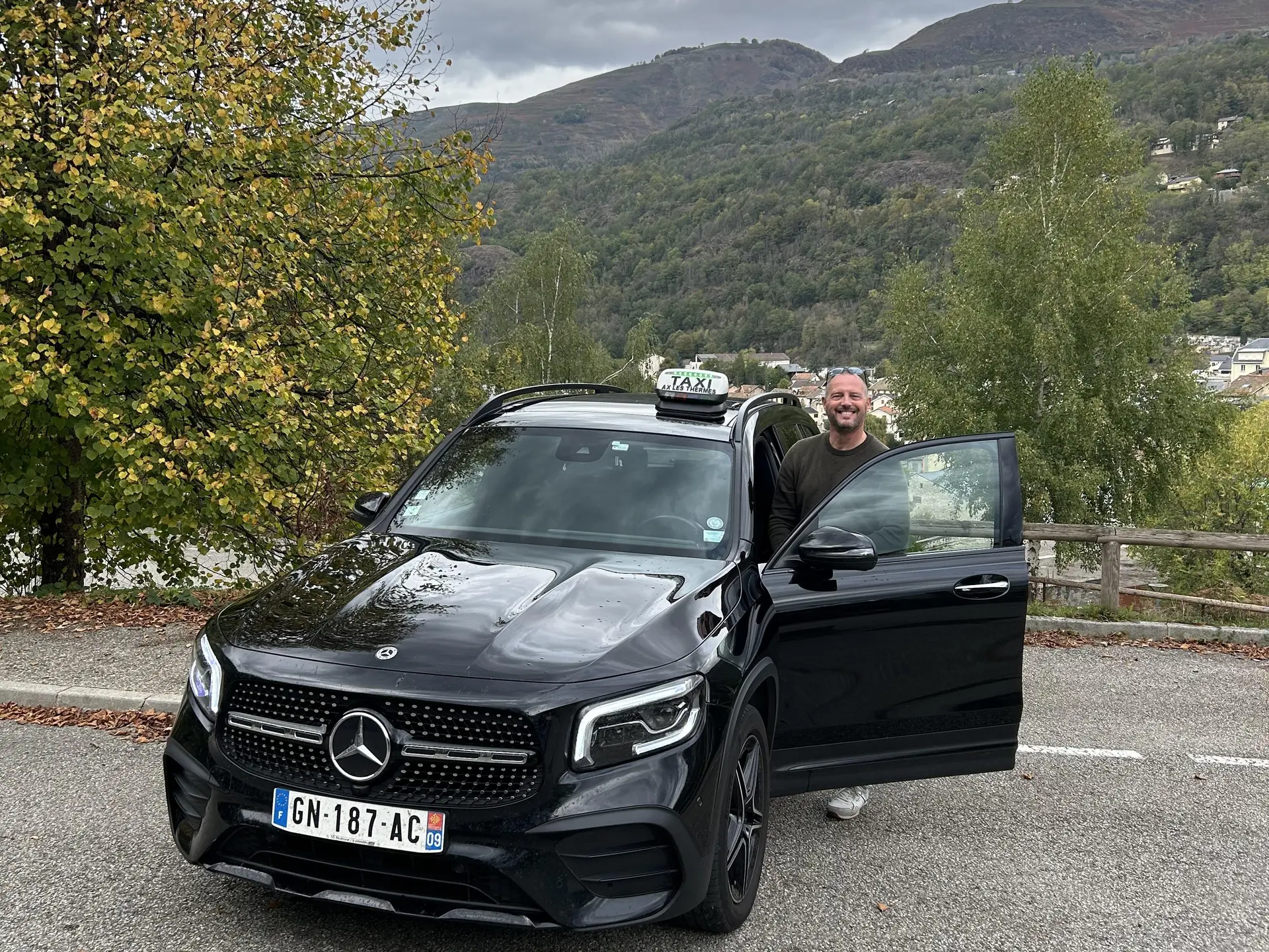 M. Joly et son taxi