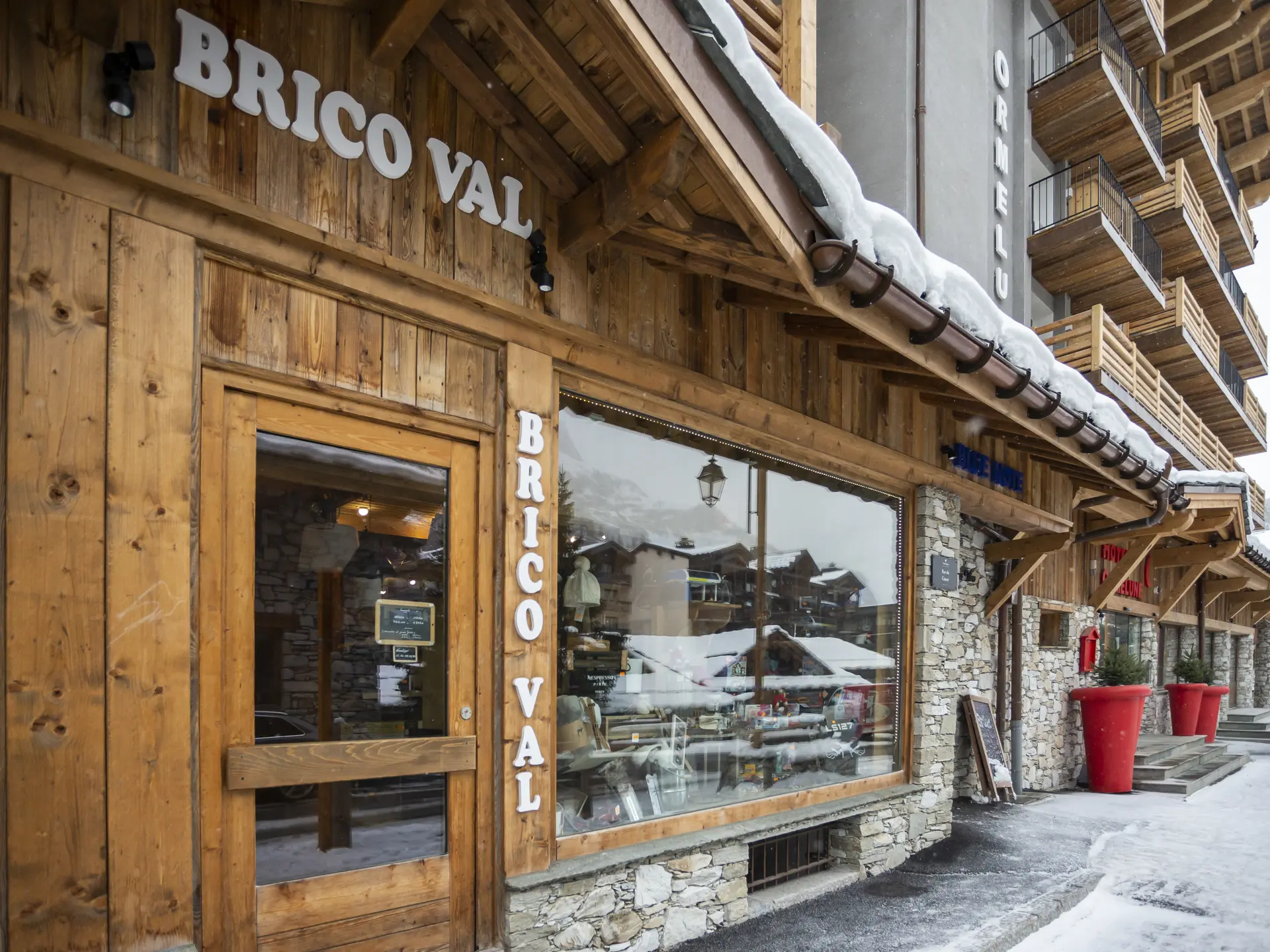 Devanture magasin Brico Val