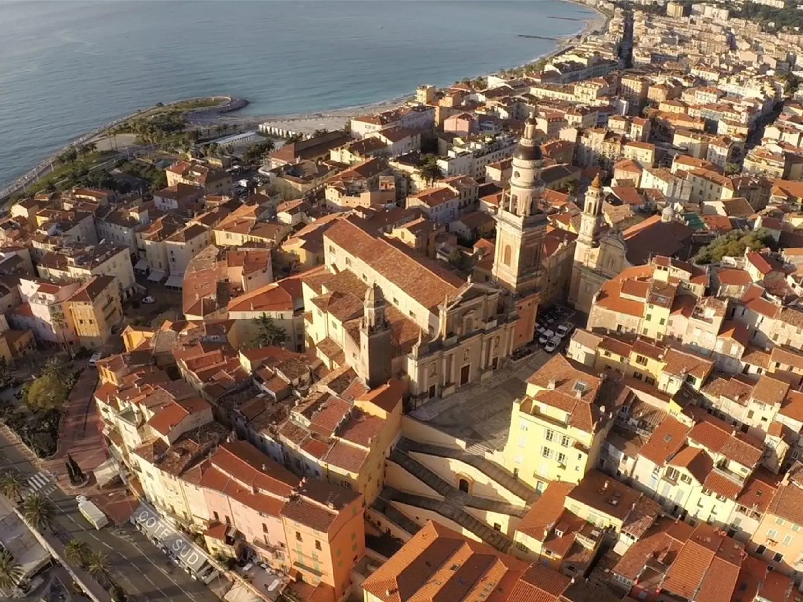 Vue panoramique aérienne de Menton