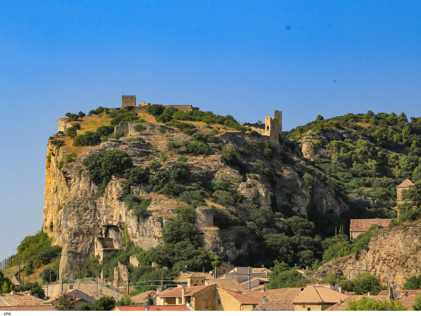 Mornas et sa forteresse