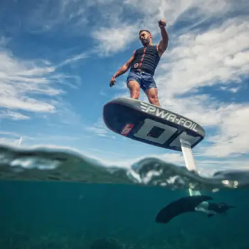 Rental of electric foil surfboards by Re Glisse Rivedoux Plage Destination Ile de Re