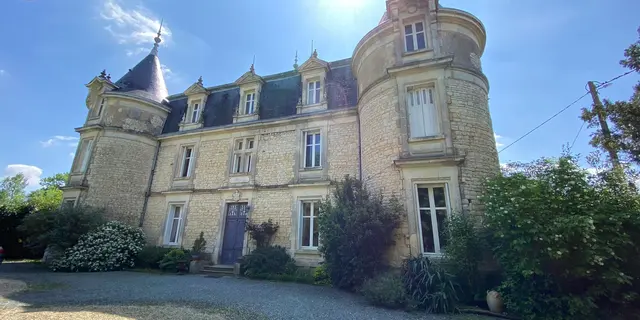 Château Sainte Marie à Fors - côté cour