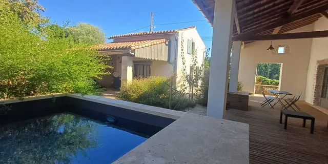 La piscine détente des Logis d'Eglantine