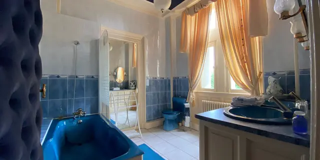 Salle de bains de la chambre Myosotis du château Sainte Marie