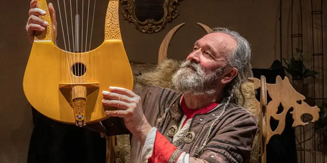 Merlin_Ozégan_barde_contes_Centre_Arthurien_DestinationBrocéliande