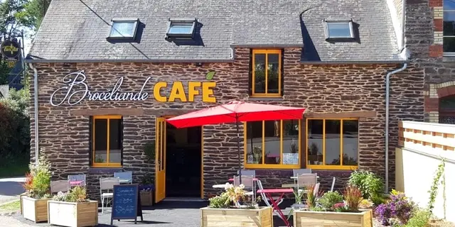 Brocéliande_Café_snack_expositions_Tréhorenteuc_DestinationBrocéliande