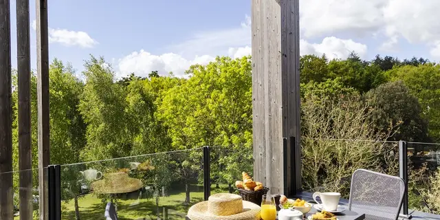 Hotel Spa Roi Arthur - terrasse - Ploërmel - lac au Duc - Bretagne