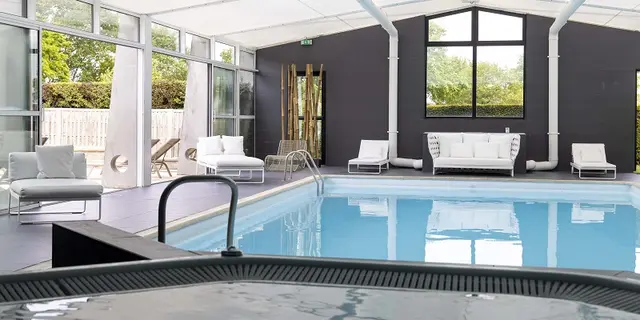 Hotel Spa Roi Arthur - piscine - Ploërmel - lac au Duc - Bretagne