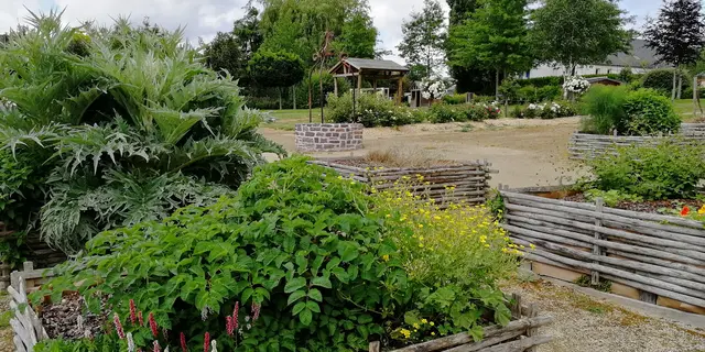Le jardin médiéval à Bédée