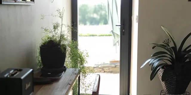 1000023057