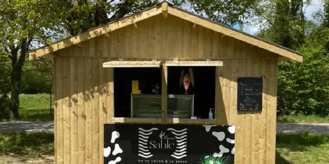 Glaces-artisanales-les-fermiers-sable-chalet-Tréhorenteuc