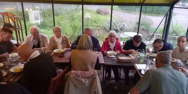 25_12_321_CampingBroceliande_AnimationRepas