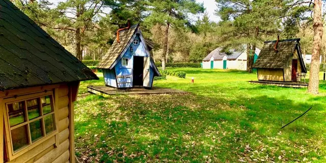 25_12_36_CampingBroceliande_Cabanes