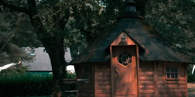 25_12_38_CampingBroceliande_CabaneLutin