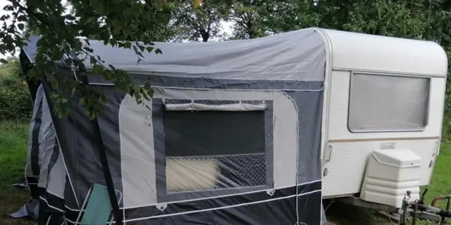 25_15_0836_CampingValFees_CaravaneVintage