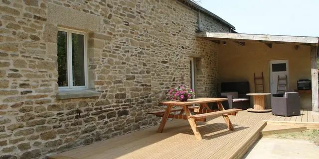 Chambre - hôtes - Figuier Gué - terrasse - Lantillac - Brocéliande
